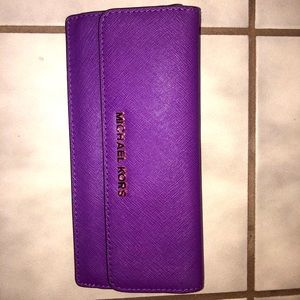 Michael Kors wallet. New w/o tags.